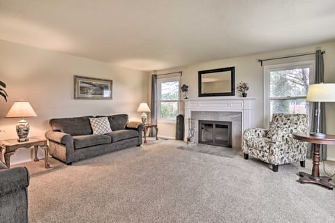 Portland Area Home, 32 Mi to Mt Hood! House in Clackamas County