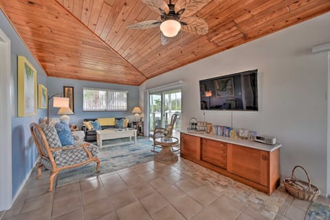 Everglades Getaway w/ Deck & Water Views! Casa in Everglades City