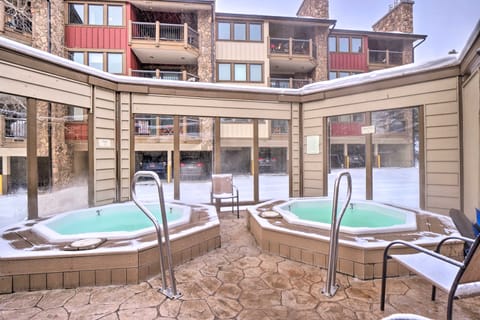 Central Breckenridge Condo w/ Hot Tub: Walk to Ski Apartment in Breckenridge