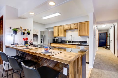 Central Breckenridge Condo w/ Hot Tub: Walk to Ski Apartment in Breckenridge