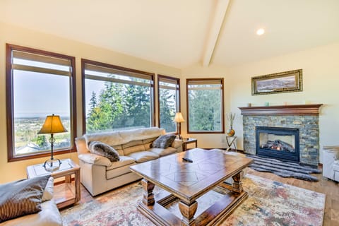 Stunning Sequim Hideaway w/ Hot Tub & Views House in Sequim