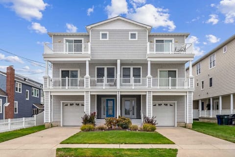 Sunny Brigantine Townhome: Walk to Beach Apartment in Brigantine