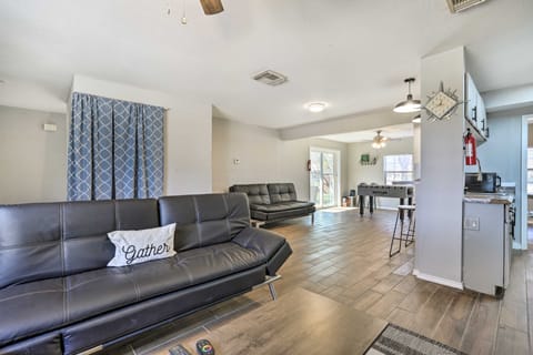 San Antonio Home 9 Mi to Downtown! House in San Antonio