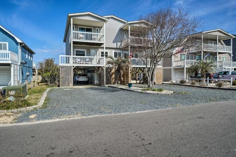 Holden Beach Vacation Rental: Steps to Shore! Apartment in Holden Beach