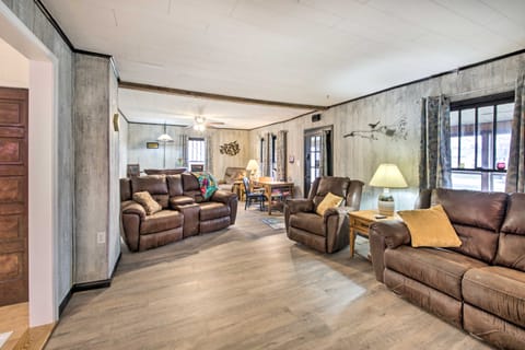 Illinois Vacation Rental Home: Pets Welcome House in Indiana