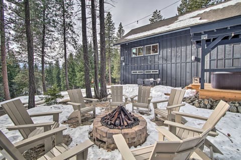 Ronald Cabin w/ Private Hot Tub Near Lake & Trails House in Ronald