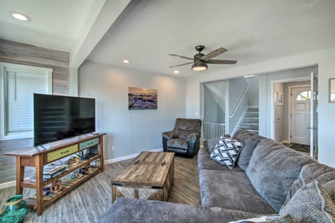 Gold Beach Home w/ Hot Tub, 1/4 Mi to Beach! House in Oregon