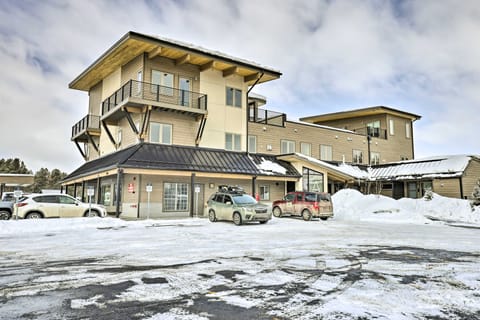 Winter Park Condo w/ Shuttle to Slopes! Apartment in Fraser
