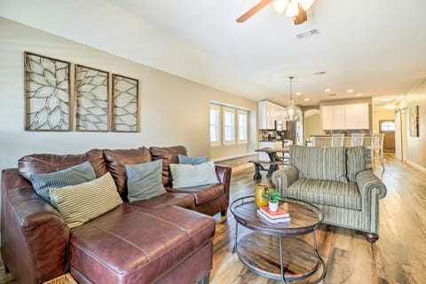 Pet-Friendly Home w/ Pool, 25 Mi to Austin! House in Leander