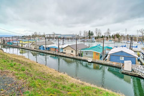 Floating Home Vacation Rental in Portland! Casa in Vancouver