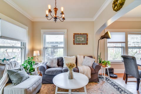 Vintage Bungalow w/ Porch in Sellwood Cottage in Sellwood - Moreland