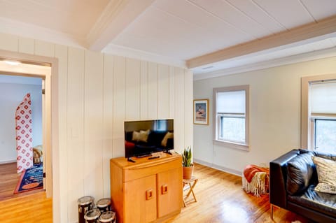 Saugerties Home: 3 Decks & Hudson River View House in Saugerties