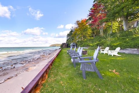 Spacious Lake Leelanau Home on Lake Michigan! House in Leland