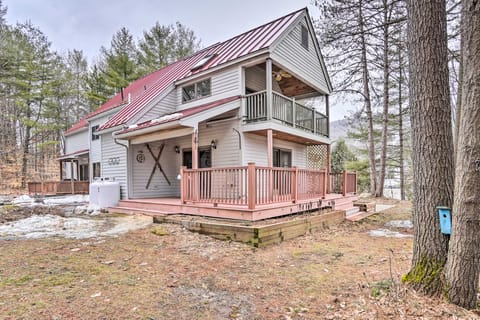 Berkshires Getaway < 1 Mi Skiing & Hiking! Condominio in Charlemont