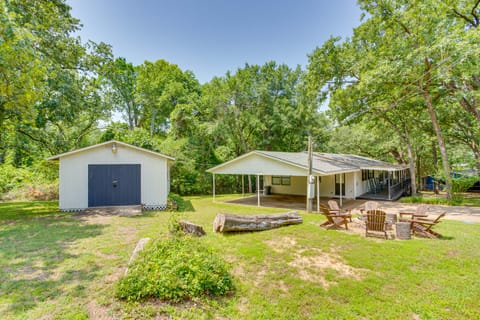 Pet-Friendly Mabank Home w/ Lake View & Decks! House in Cedar Creek Reservoir