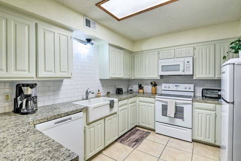 Fort Worth Townhome, Close to AT & T Stadium! Condo in Arlington