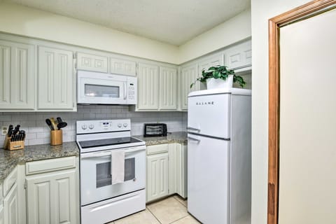 Fort Worth Townhome, Close to AT & T Stadium! Condo in Arlington