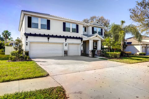 Seffner Home w/ Private Backyard: Near Tampa! Villa in Brandon
