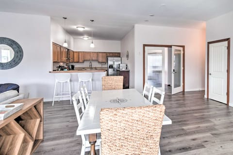 Dog-Friendly Canalfront Condo in Ocean Shores Apartment in Ocean Shores