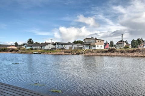 Waterfront Vacation Rental in Ocean Shores Apartment in Ocean Shores