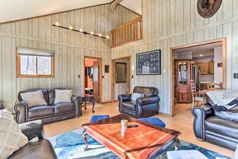 Poconos Vacation Rental Near Ski Resorts! House in Middle Smithfield
