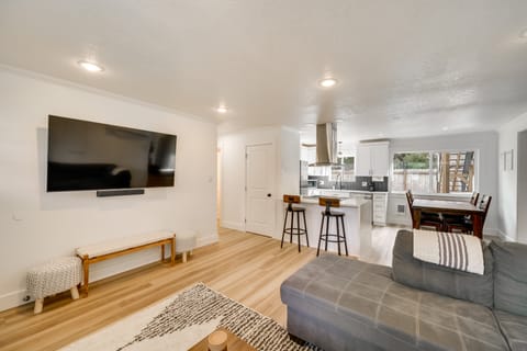 Vancouver Vacation Rental 16 Mi to Portland! House in Vancouver