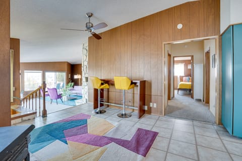 Colorful Lake Chelan Home w/ Saltwater Pool! House in Chelan (In Town)