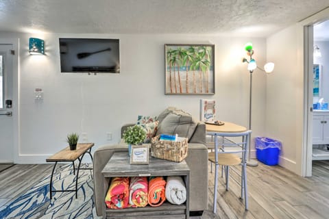 Cozy Siesta Key Dream Inn Rental < 1/2 Mi to Beach Apartment in Siesta Beach