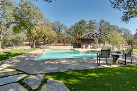 Pool, Patio & Privacy! Home Near Georgetown Square House in Georgetown