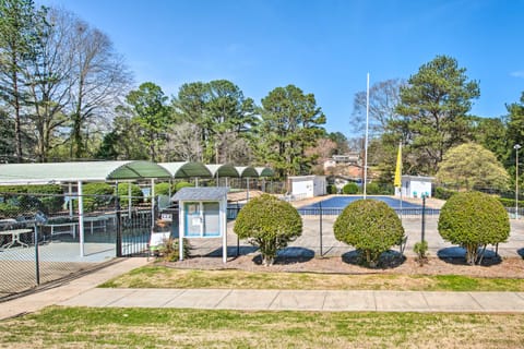 Decatur Apartment w/ Tennis Court ~ 11 Mi to ATL Apartment in Candler-McAfee