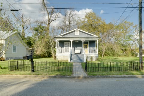 Cozy Thomasville Cottage - Walk to Downtown! Cottage in Thomasville