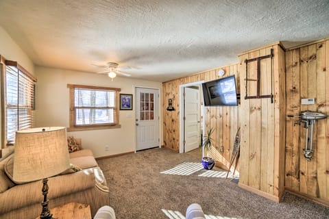 Sunroom, Deck & Grills: Marquette Cottage! Cottage in Marquette