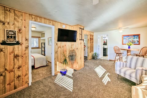 Sunroom, Deck & Grills: Marquette Cottage! Cottage in Marquette