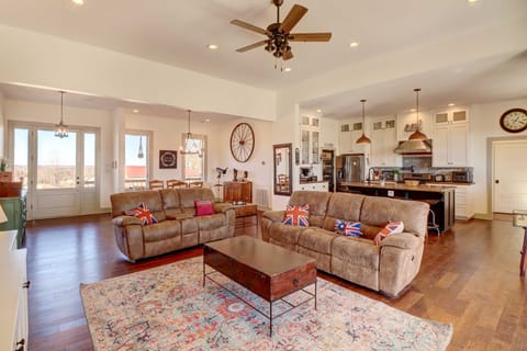 Spacious Farmhouse Near Hikes & Waterfalls House in Buffalo River