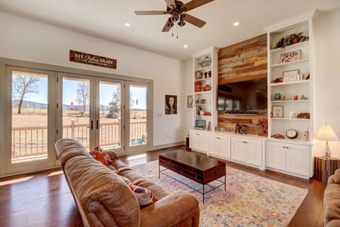 Spacious Farmhouse Near Hikes & Waterfalls House in Buffalo River