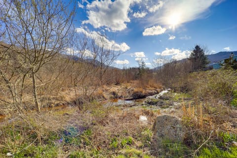 Cozy Banner Elk Condo w/ Fireplace & Lookout Deck! Apartment in Seven Devils