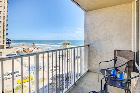 Daytona Beach Studio with Balcony + Ocean View Apartment in Halifax Estates