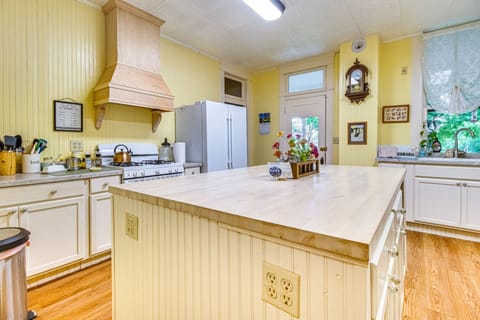 Creekfront Yellville Manor w/ Parlors & Fire Pit! House in Arkansas