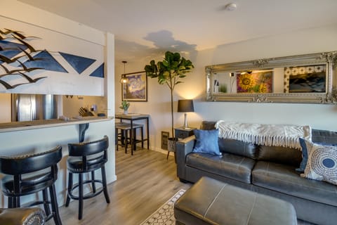 Walk to the Beach: Ocean Shores Condo! Apartment in Ocean Shores