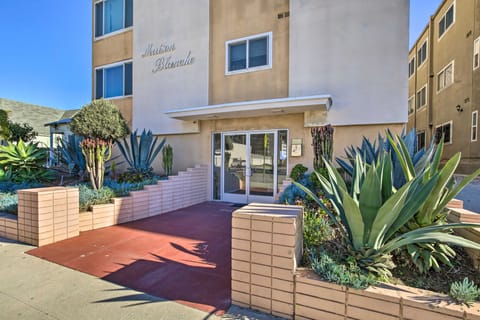 Convenient Inglewood Condo: 1 Mile to SoFi! Apartment in Inglewood