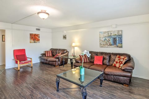 Convenient Inglewood Condo: 1 Mile to SoFi! Apartment in Inglewood