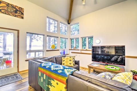 Dreamy Waterfront Studio w/ Hood Canal Views Apartment in Hood Canal