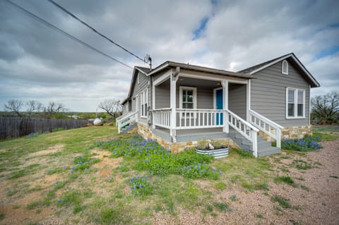 Pet-Friendly Texas Retreat w/ Deck & Gas Grill! House in Llano