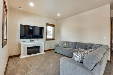 ~ 3 Mi to Granby Ranch: Spacious Cabin Home! House in Granby