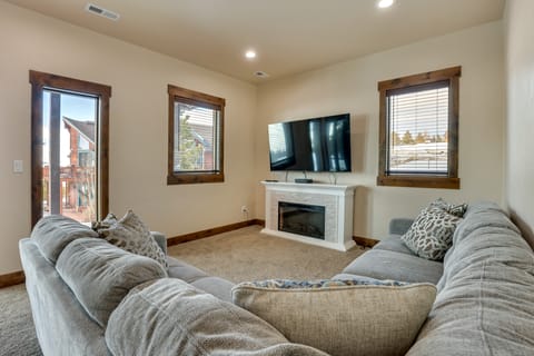 ~ 3 Mi to Granby Ranch: Spacious Cabin Home! House in Granby