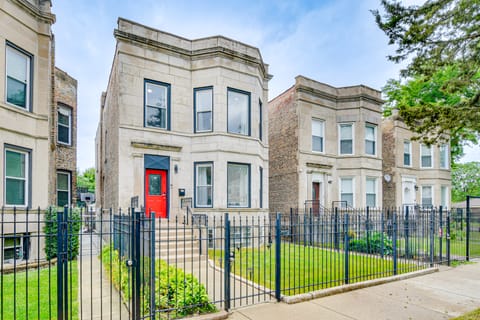 Chicago Vacation Rental Apt ~ 7 Mi to Downtown Apartment in Chicago