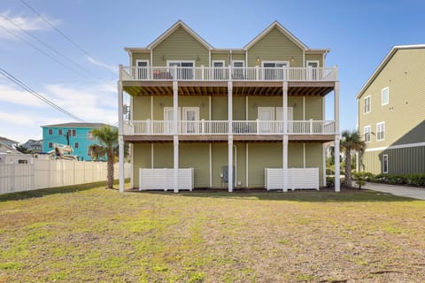 Emerald Isle Vacation Home: Walk to Beach! Apartment in Emerald Isle