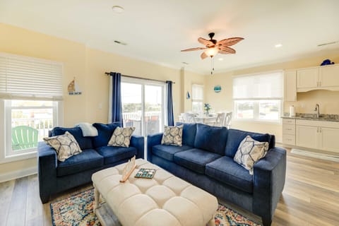 Emerald Isle Vacation Home: Walk to Beach! Apartment in Emerald Isle