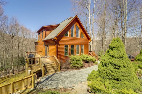 Peaceful Beech Mountain Cabin w/ Deck + Views! House in Beech Mountain