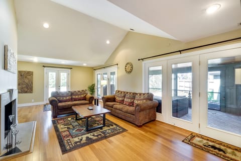 Spacious Prospect Cottage w/ Deck & Scenic Views Cottage in Jefferson County